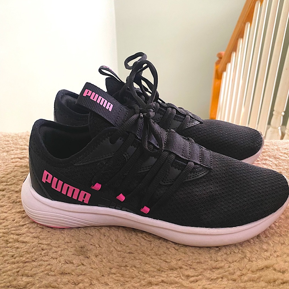 Gently used PUMA Soft foam walking shoes